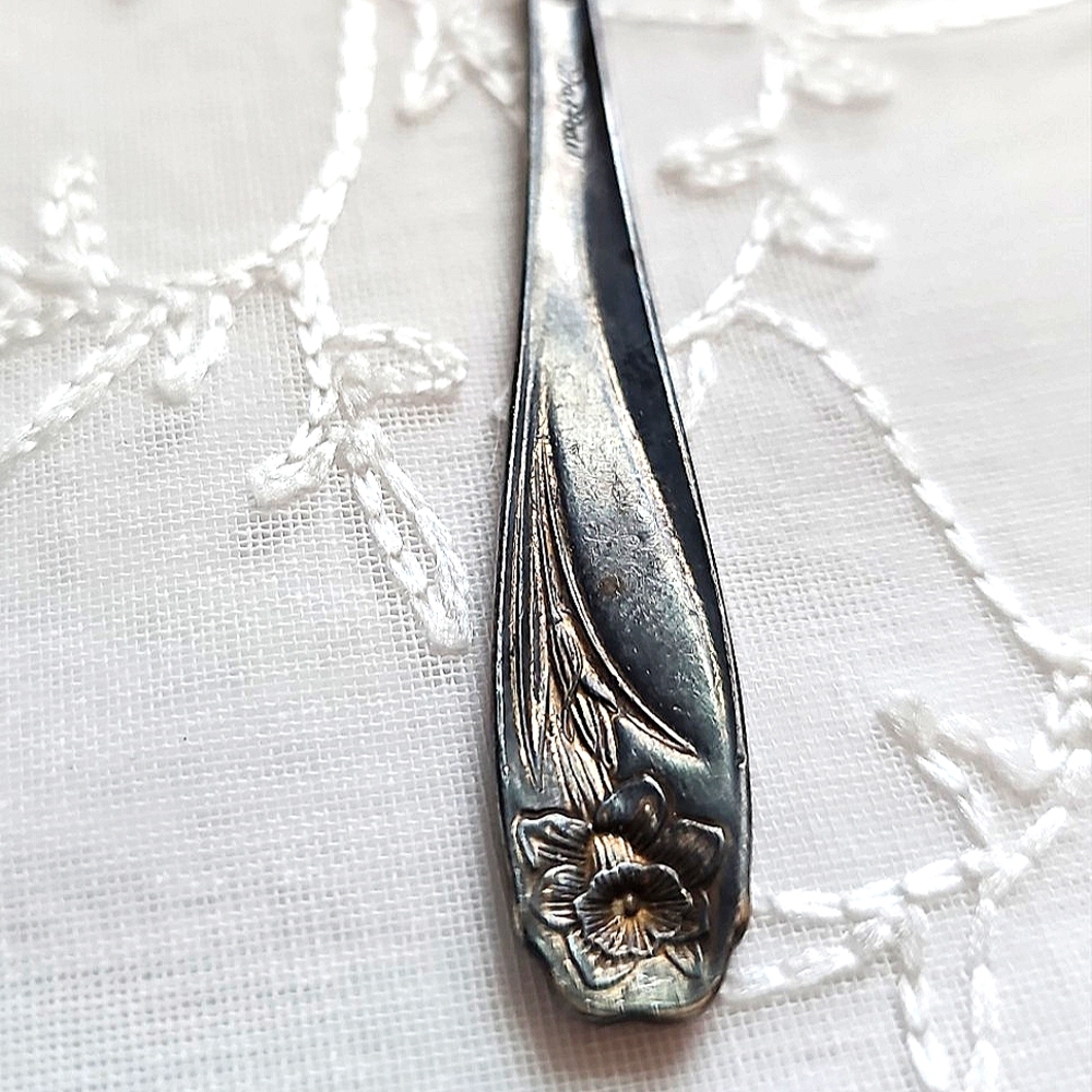 Vintage 1847 Rogers Bros Daffodil Silver Plated Fork, Spring Daffodil Pattern